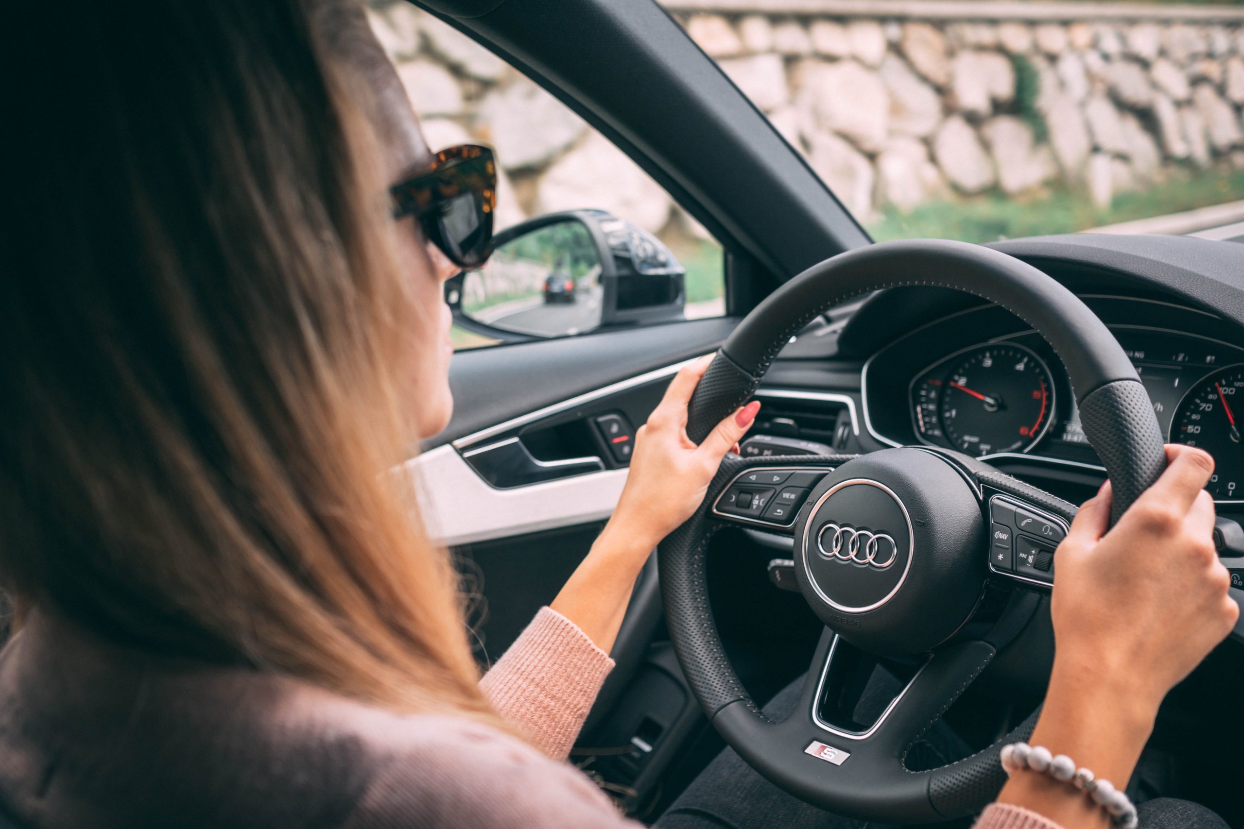 How Busy Parents Can De-Stress During Commutes and Car Rides